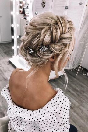 Hairstyle bridesmaid 2021