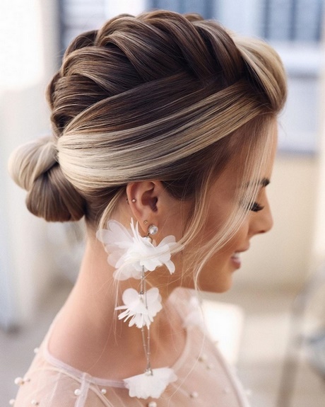 Hairstyle for bride 2021 hairstyle-for-bride-2021-18_3