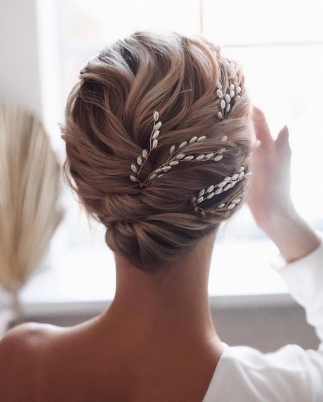 Hairstyle for bride 2021 hairstyle-for-bride-2021-18_6