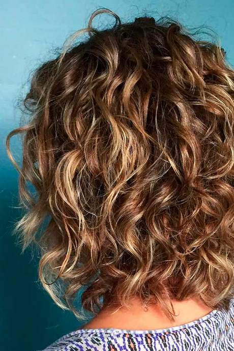 Medium curly hairstyles 2021 medium-curly-hairstyles-2021-81_9