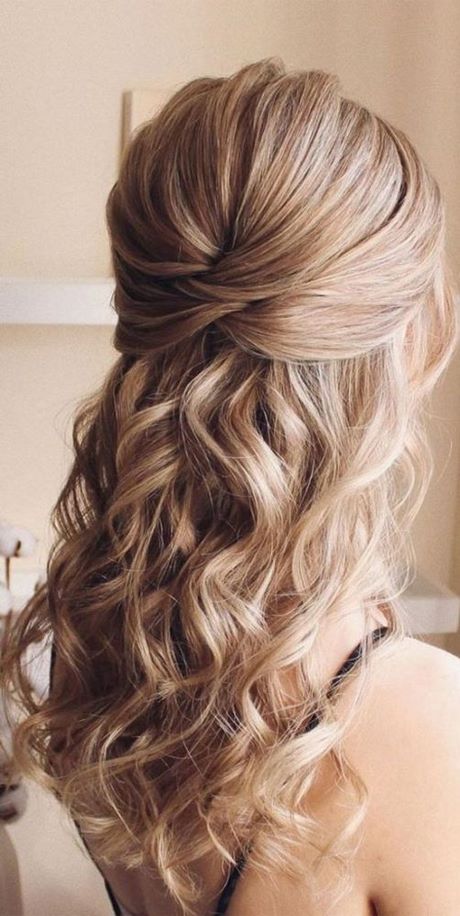 Prom 2021 hair trends prom-2021-hair-trends-07_17