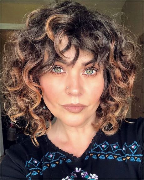 Short and curly hairstyles 2021 short-and-curly-hairstyles-2021-14_4