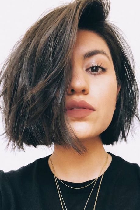 Short hairstyles for 2021 for round faces