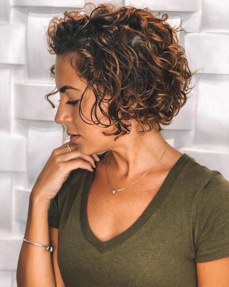Short hairstyles for curly hair 2021
