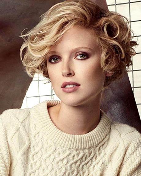 Short hairstyles for wavy hair 2021 short-hairstyles-for-wavy-hair-2021-95_4