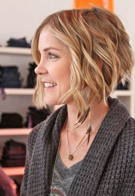 Short hairstyles for wavy hair 2021 short-hairstyles-for-wavy-hair-2021-95_5