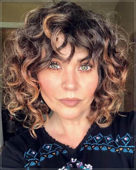 Womens short curly hairstyles 2021 womens-short-curly-hairstyles-2021-37