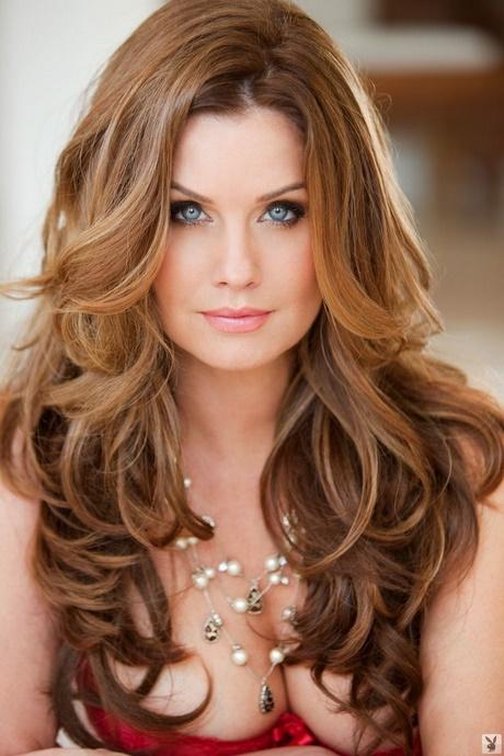 Everyday hairstyles for long curly hair