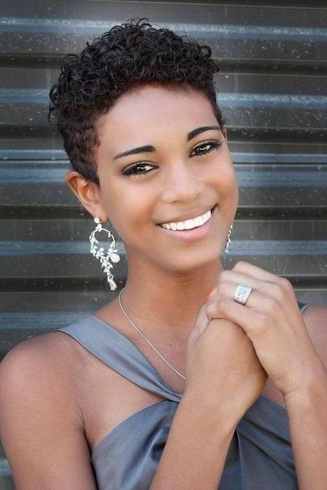 Short hairstyles for black women with curly hair