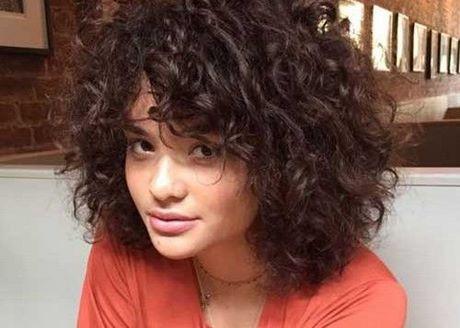 Best curly hairstyles 2018 best-curly-hairstyles-2018-69