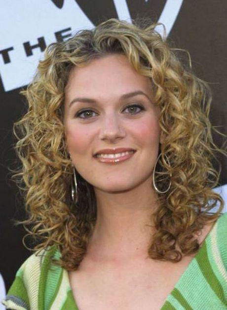 Best curly hairstyles 2018 best-curly-hairstyles-2018-69_9