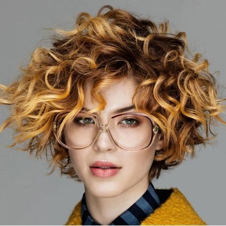 Best short haircuts for curly hair 2018 best-short-haircuts-for-curly-hair-2018-51_2
