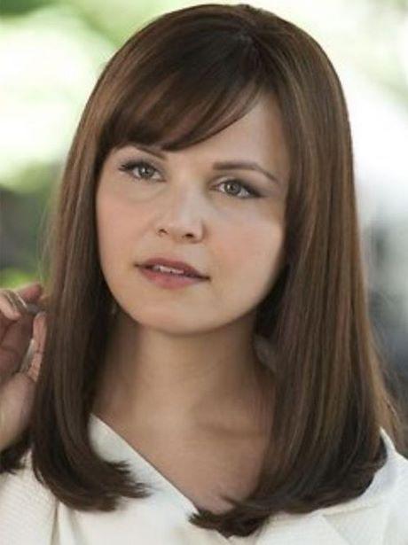 Haircuts for a round face female