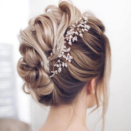 Hairstyles for bride on wedding day hairstyles-for-bride-on-wedding-day-03_7