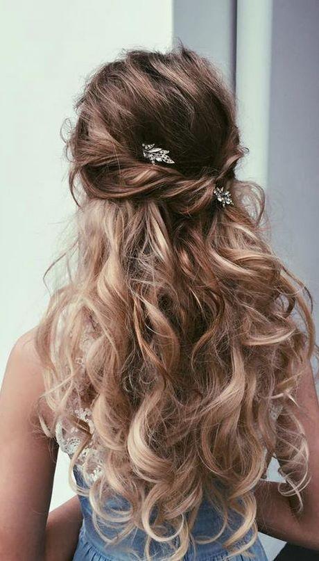 Pretty prom hairstyles for long hair