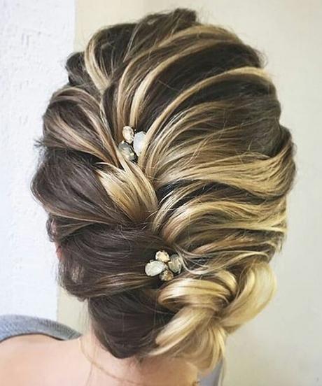 Prom hair updos 2018 prom-hair-updos-2018-86_15