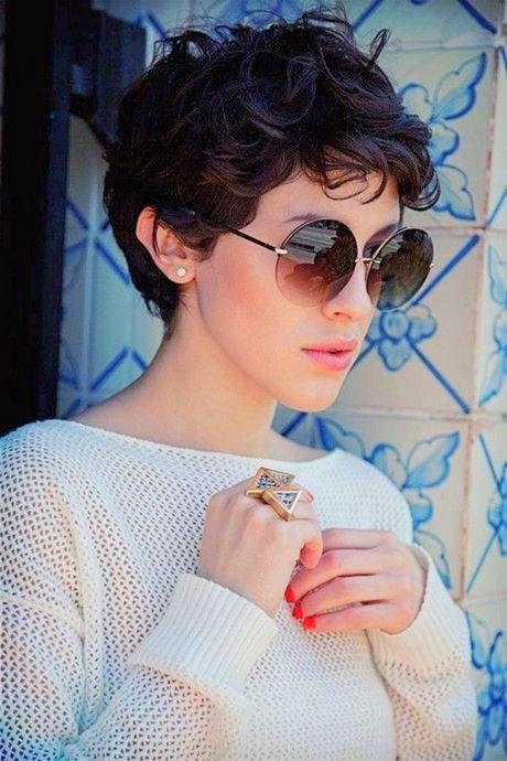 Short cuts for curly hair 2018 short-cuts-for-curly-hair-2018-34