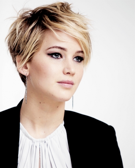 Short hairstyles to suit a round face short-hairstyles-to-suit-a-round-face-67