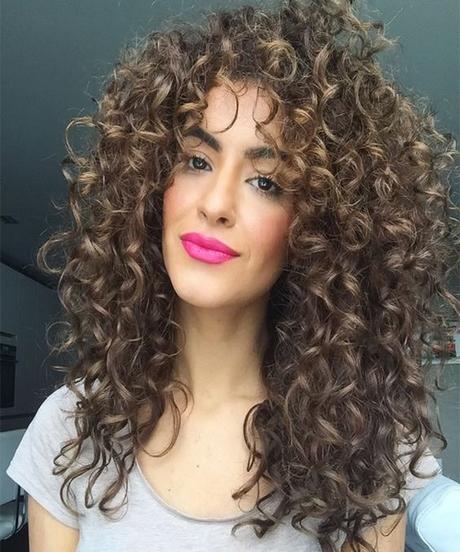 Trendy hairstyles for curly hair 2018 trendy-hairstyles-for-curly-hair-2018-95_13