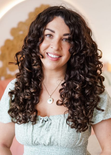 Best cuts for curly hair 2022 best-cuts-for-curly-hair-2022-69_6
