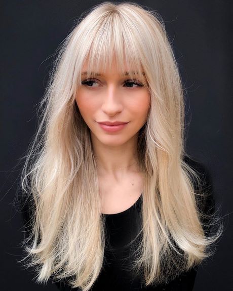 Blonde hair with bangs 2022