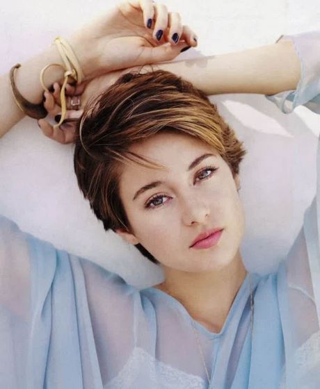 Celebrities with short hair 2022 celebrities-with-short-hair-2022-15_15