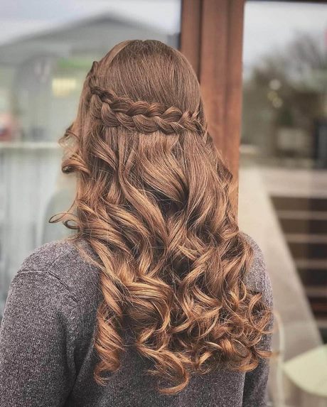 Cute prom hairstyles for long hair 2022 cute-prom-hairstyles-for-long-hair-2022-75_13
