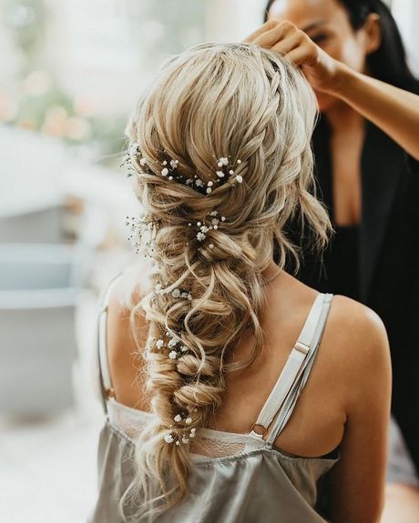 Hairstyle bridesmaid 2022
