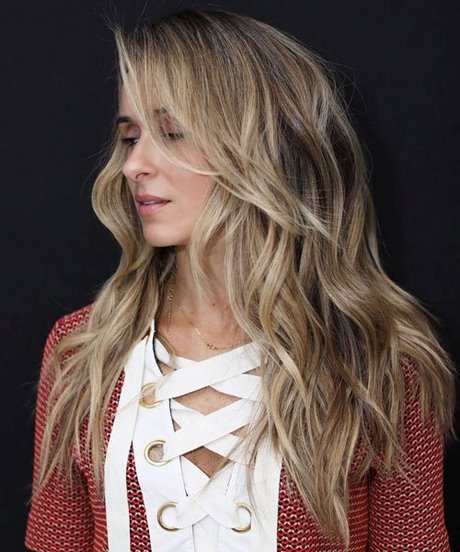 Hairstyles for long blonde hair 2022
