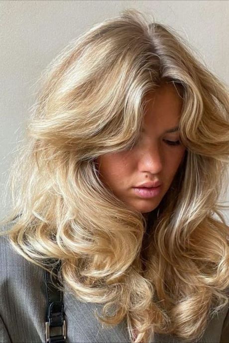 Hairstyles for long blonde hair 2022 hairstyles-for-long-blonde-hair-2022-47_2