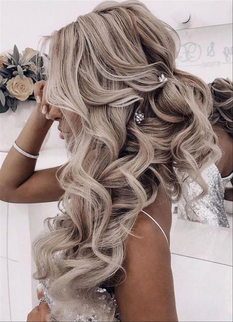Prom 2022 hair trends prom-2022-hair-trends-17_4
