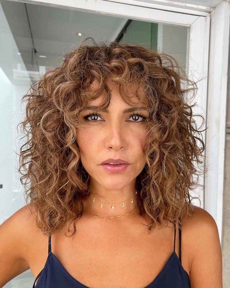 Short curly hair with bangs 2022 short-curly-hair-with-bangs-2022-28_3