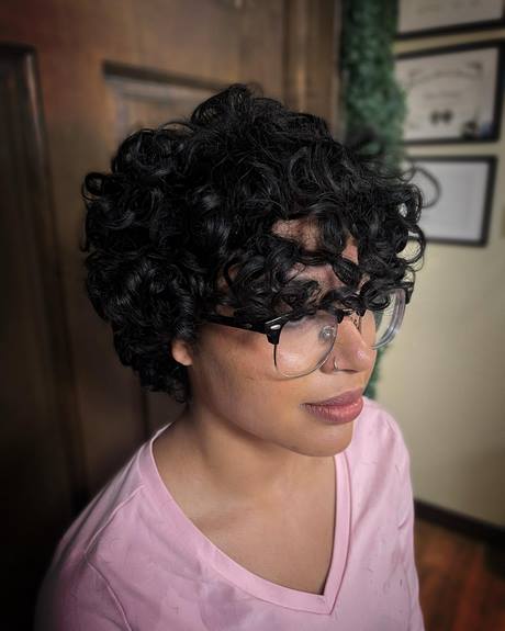 Short curly hair with bangs 2022 short-curly-hair-with-bangs-2022-28_6