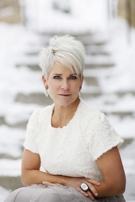 Short haircuts for women over 50 in 2022 short-haircuts-for-women-over-50-in-2022-16
