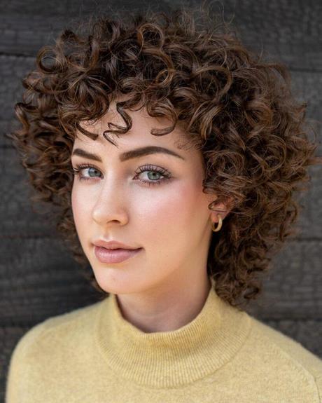 Trendy short curly hairstyles 2022 trendy-short-curly-hairstyles-2022-11_14
