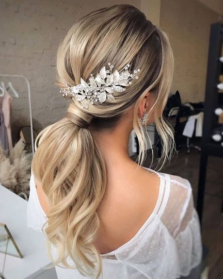 Wedding hairstyle for short hair 2022 wedding-hairstyle-for-short-hair-2022-85