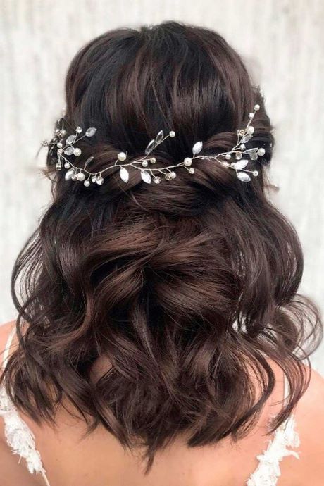 Wedding hairstyle for short hair 2022 wedding-hairstyle-for-short-hair-2022-85_3