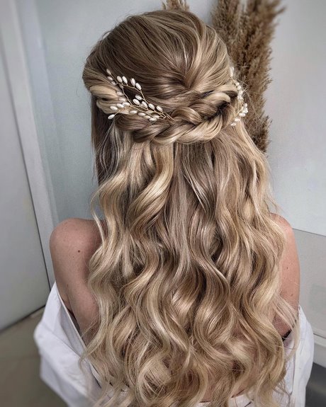 Wedding hairstyles for long hair 2022 wedding-hairstyles-for-long-hair-2022-61_11