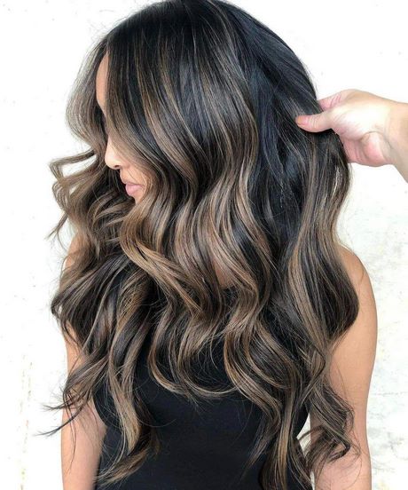 Women's long hairstyles 2022 womens-long-hairstyles-2022-90_18