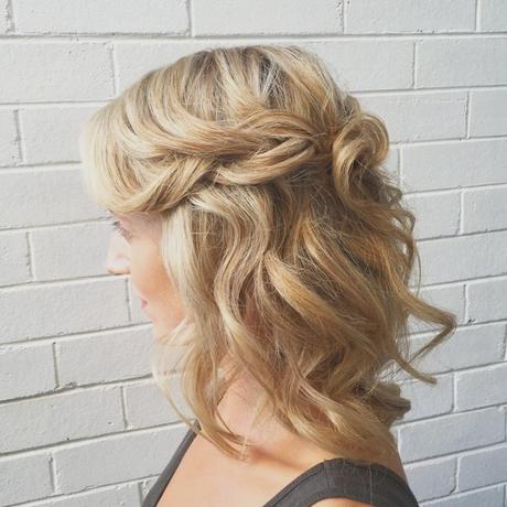 Half up half down wedding hairstyles for medium hair half-up-half-down-wedding-hairstyles-for-medium-hair-23_19