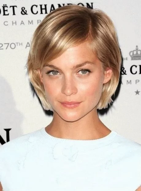 Short hairstyles with side bangs short-hairstyles-with-side-bangs-57_11-3-3