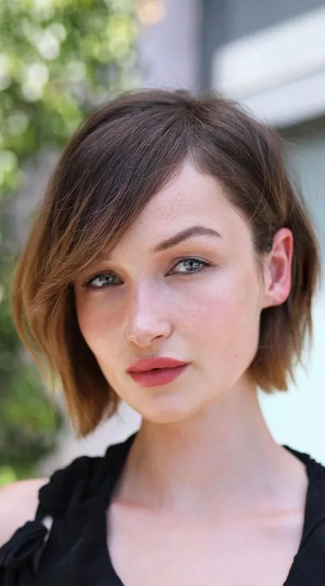 Short hairstyles with side bangs short-hairstyles-with-side-bangs-57_12-4-4
