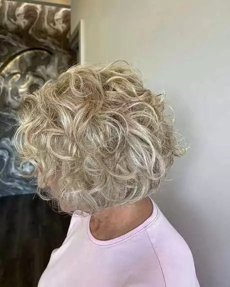 Short layered hairstyles for curly hair short-layered-hairstyles-for-curly-hair-89-1-1