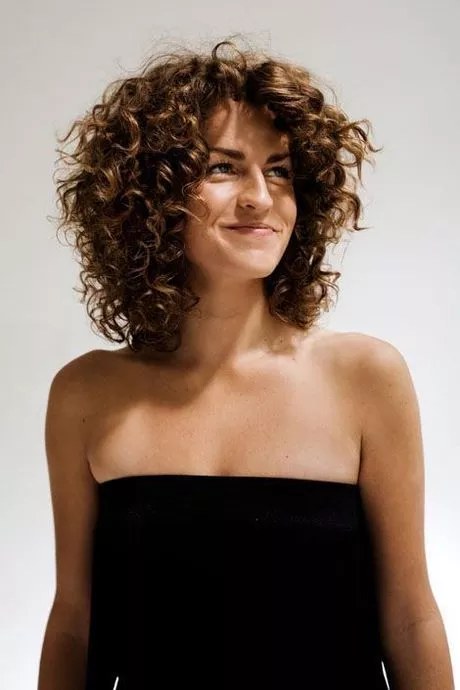 Short layered hairstyles for curly hair short-layered-hairstyles-for-curly-hair-89_16-9-9