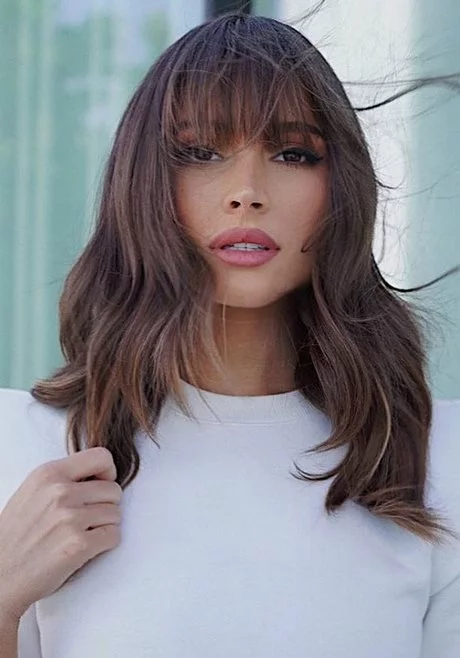Shoulder length haircuts with bangs and layers shoulder-length-haircuts-with-bangs-and-layers-97_19-11-11