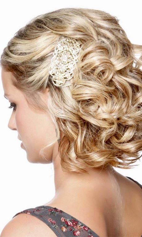 Bridal hairstyles for short curly hair