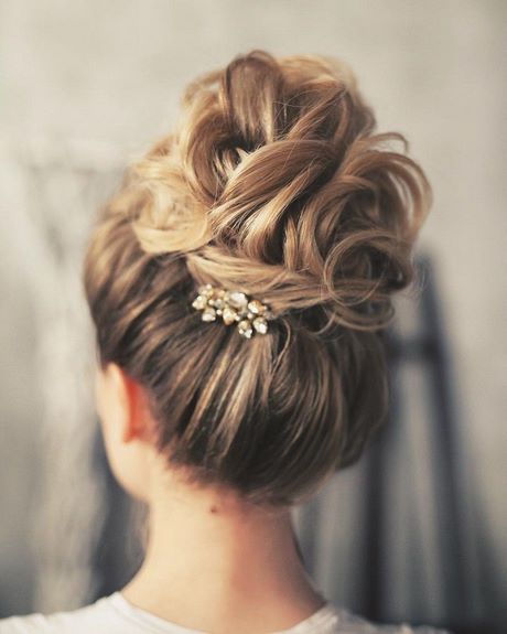 Bridesmaid bun hairstyles bridesmaid-bun-hairstyles-65_18