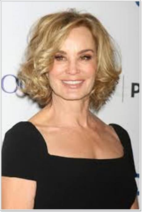 Short hairstyles for ladies with wavy hair short-hairstyles-for-ladies-with-wavy-hair-21_11