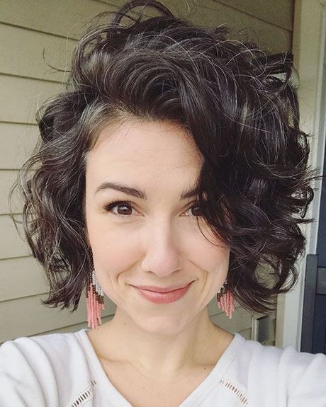 Best short curly haircuts