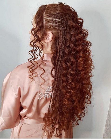 Hairdos for long curly hair hairdos-for-long-curly-hair-67_17